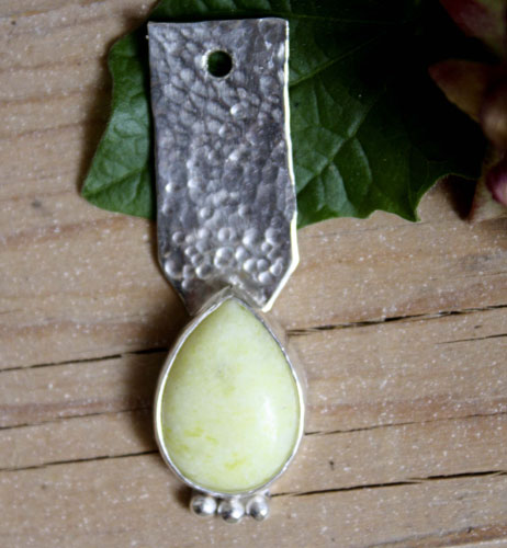 Bijali, jewelry for horse in sterling silver and aventurine. Pendant for side pull