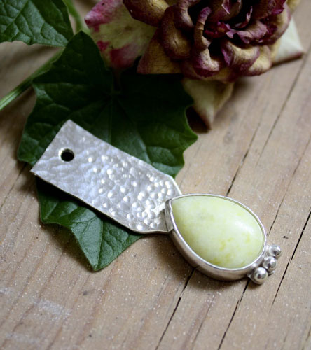 Bijali, jewelry for horse in sterling silver and aventurine. Pendant for side pull