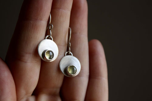 Daura, birthstone round earrings in sterling silver