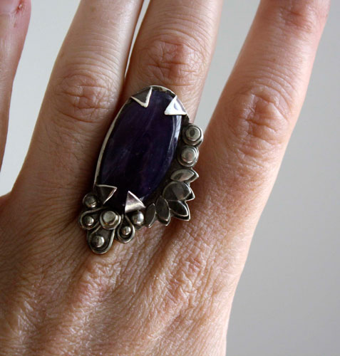 Huma, vegetable color ring in sterling silver and chalcedony