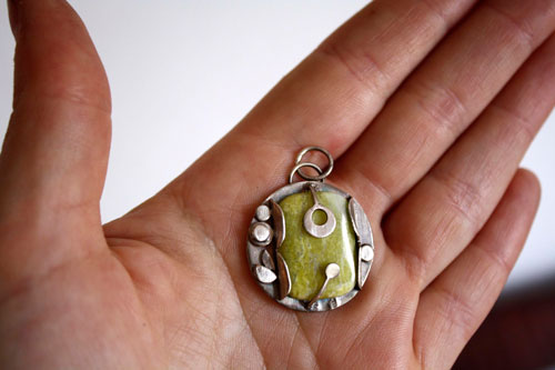 The cicadas song, summer pendant in sterling silver and lemon jade