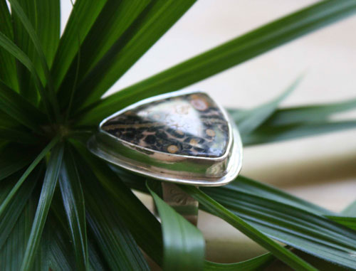 Delta, triangle ring in sterling silver and leopard skin jasper