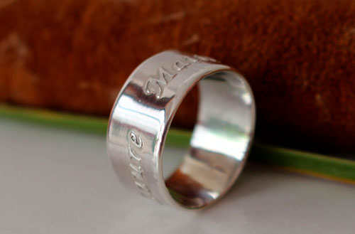 Family link, personalized ring with etched high relief names in sterling silver
