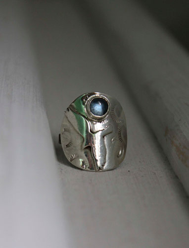 Free, eagle ring in sterling silver and blue zircon
