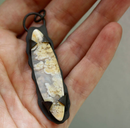 Nebuleux, Graveyard point plume agate and sterling silver pendant