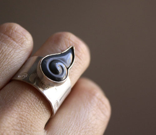 Snigill, Rainbow obsidian snail sterling silver ring