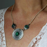 The lady of the lake, medieval necklace in sterling silver and green agate