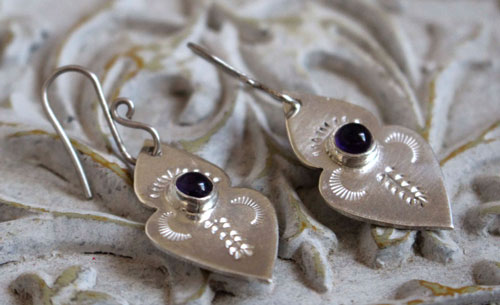 Yuma, arrowhead earrings in sterling silver and amethyst