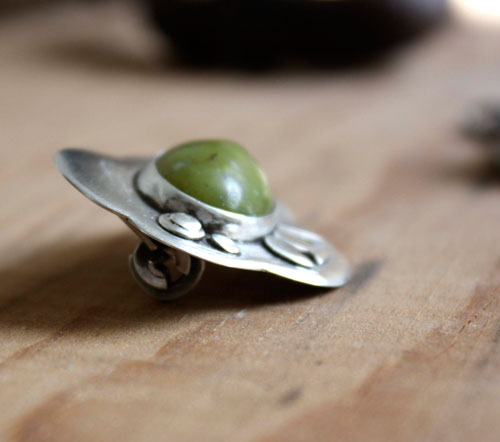 Under the fig tree, vegetal brooch in sterling silver and green aventurine