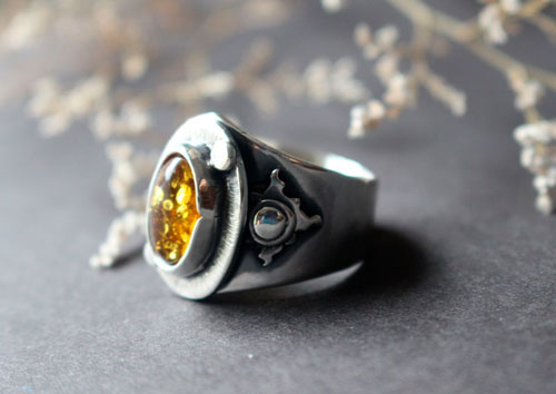 A halo in the darkness, sun ring in sterling silver and Baltic amber