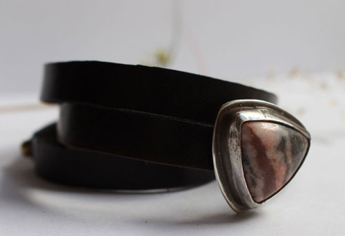 Answald, bracelet in sterling silver, leather and rhodonite