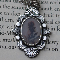 Be still my soul, flower necklace in silver and dendritic agate