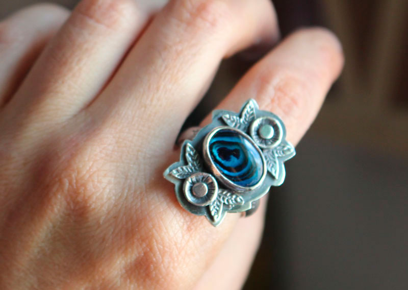 Blue from the sea, flower and shell ring in silver and paua