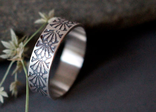 Dahlia, engraved flower ring in sterling silver