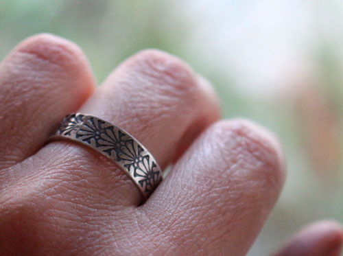 Dahlia, engraved flower ring in sterling silver