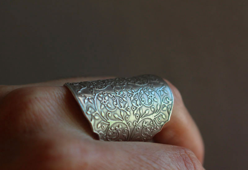 Dandy, baroque elegance ring in sterling silver 