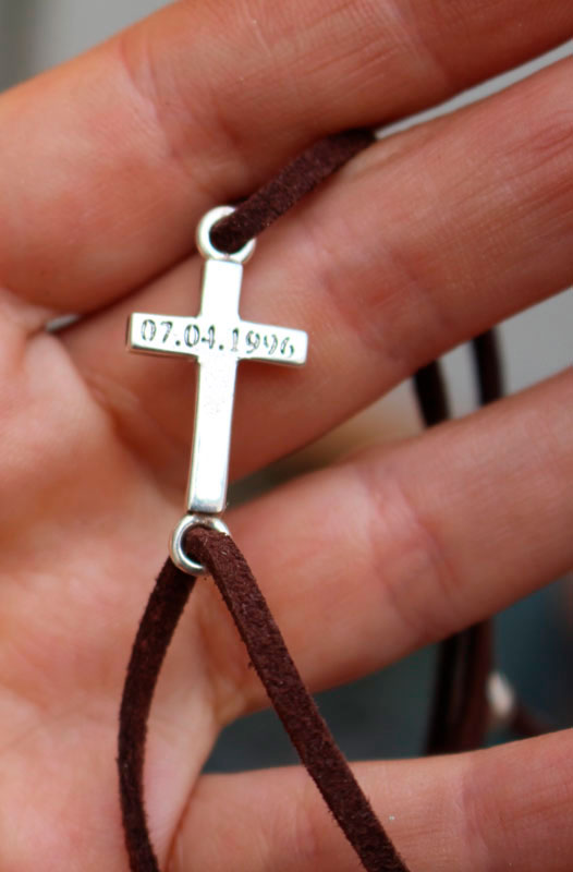 Decision, engraved cross bracelet in silver and suede cord