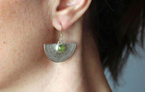 Eternal, natural elements earrings in silver and peridot