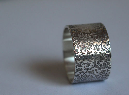 Forgotten garden, engraved flower ring in sterling silver