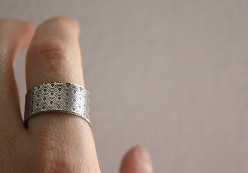 Hitomi, Japanese soothing wave ring in sterling silver