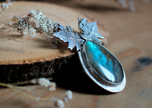 Ice leaves, leaves necklace in silver and labradorite 