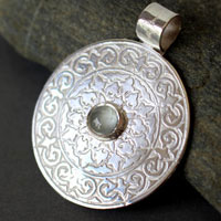 Odeline, medieval shield pendant in sterling silver and aquamarine