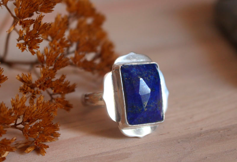 On the edge of the Nile, Egyptian ring in sterling silver and lapis lazuli