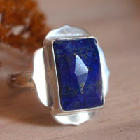 On the edge of the Nile, Egyptian ring in sterling silver and lapis lazuli