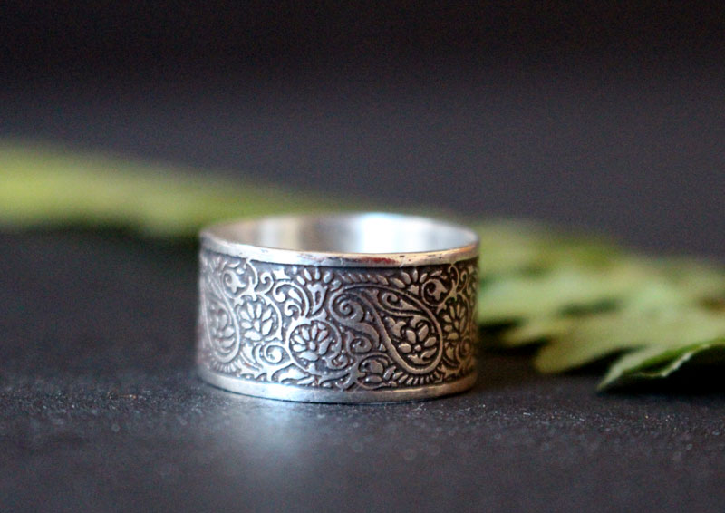 On the Silk Road, engraved oriental cashmere ring in sterling silver