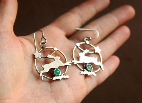 The star of the hare, hare earrings in silver and chrysoprase