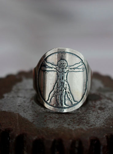 Vitruvius, the Vitruvian man from Leonardo Da Vinci ring, in sterling silver