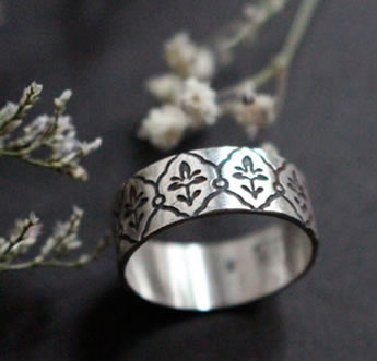 Etched iris flower ring