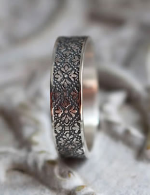 Silver ring whose style evokes the medieval period
