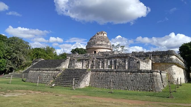 The observatory or Caracol of Chichen Itza, a Mayan site in Mexico. It was from this kind of structure that the Mayan priests observed the sky to develop a series of calendars among the most precise in the world.