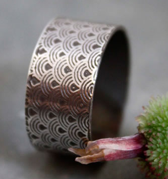 Hitomi, sterling silver etched ring