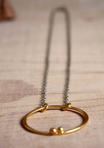 Gold enclosure, circle of the couple necklace in gold and sterling silver