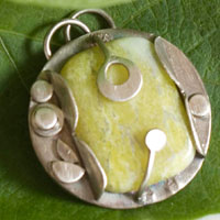The cicadas song, summer pendant in sterling silver and lemon jade