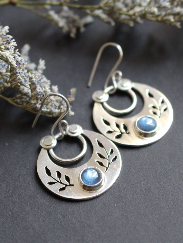 After dusk, leaves earrings in sterling silver and kyanite