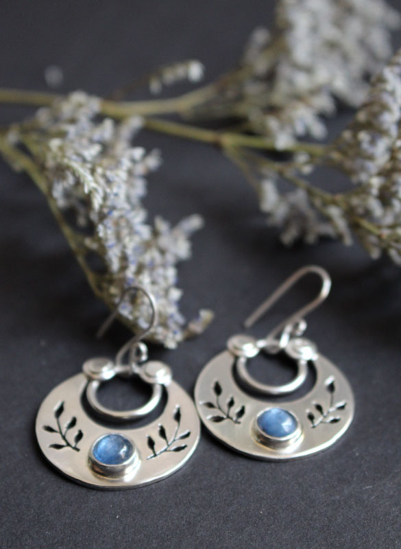 After dusk, leaves earrings in sterling silver and kyanite