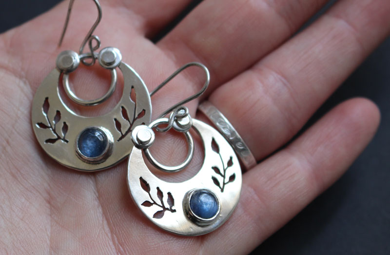 After dusk, leaves earrings in sterling silver and kyanite