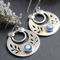 After dusk, leaves earrings in sterling silver and kyanite