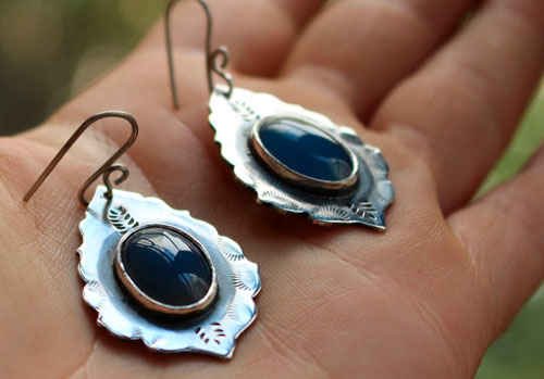 Ama, Native American water earrings in sterling silver and blue agate