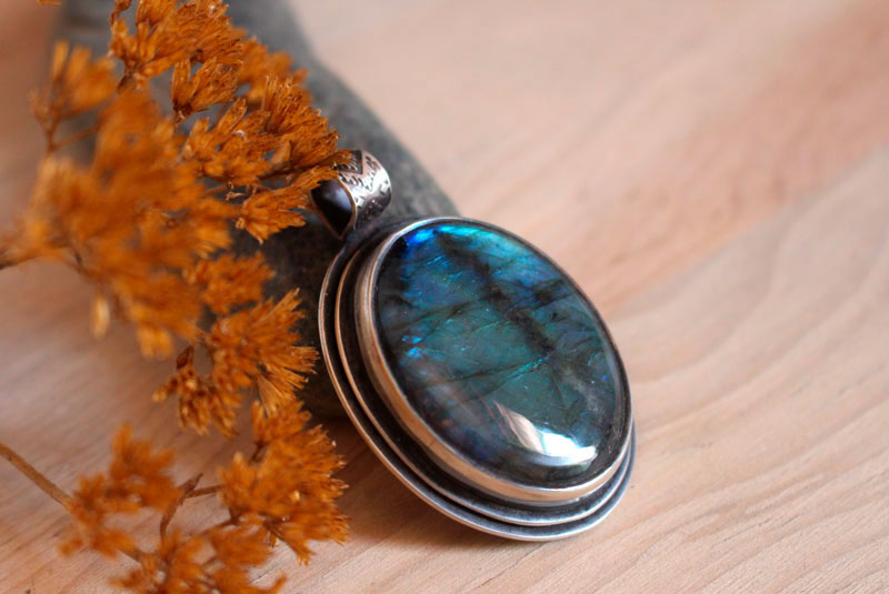 Appeasement, blue color symbol pendant in sterling silver and labradorite