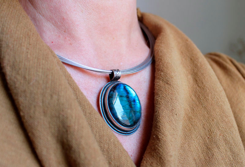 Appeasement, blue color symbol pendant in sterling silver and labradorite