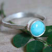 Azurine, hammered  ring in silver and amazonite