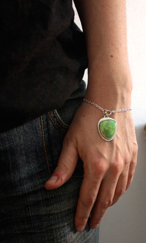 Bliss anis, spring bracelet in sterling silver and gaspeite