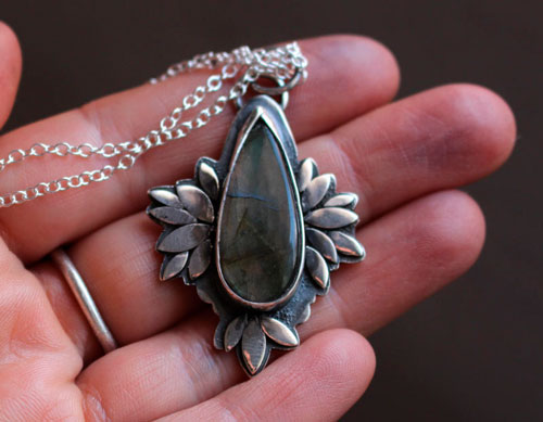 Boheme flower, blue flower necklace in sterling silver and labradorite