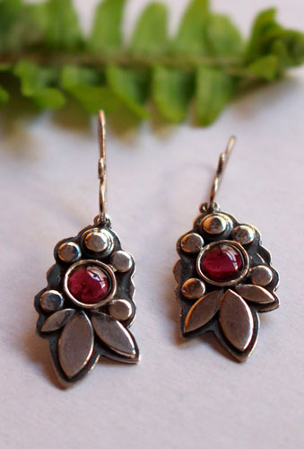 Camellia, flower earrings in sterling silver and garnet