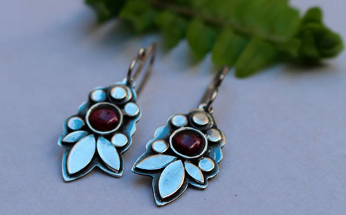 Camellia, flower earrings in sterling silver and garnet