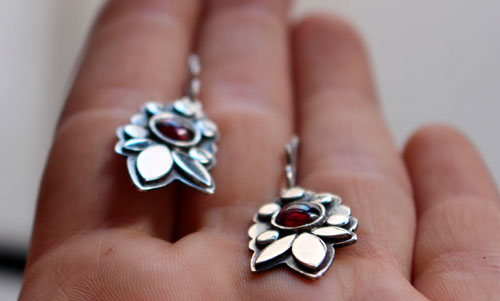 Camellia, flower earrings in sterling silver and garnet